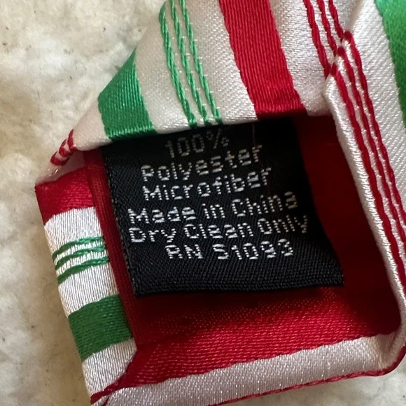 Hallmark holiday traditions Red and Green Striped Tie men one size Christmas - Picture 6 of 6